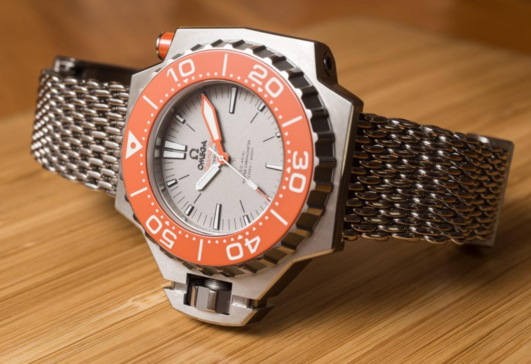 The grey dial fake watch is designed for men.